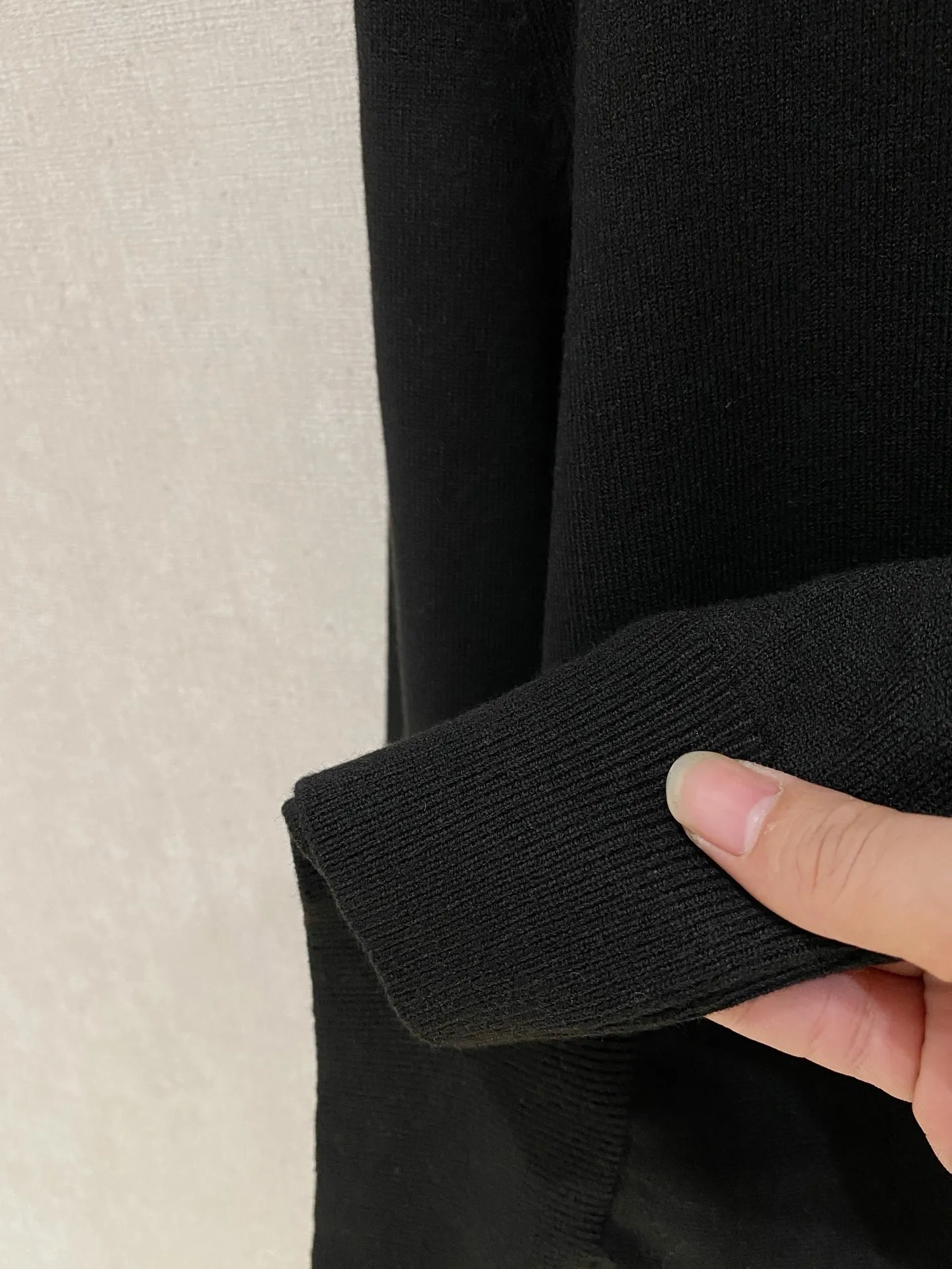 P110，〖 𝐌𝐎𝐍𝐂𝐋𝐄𝐑~ 〗 Premium Series Premium Factory Quality 、 、 ： Black White Sizes：M L XL 2XL 3XL